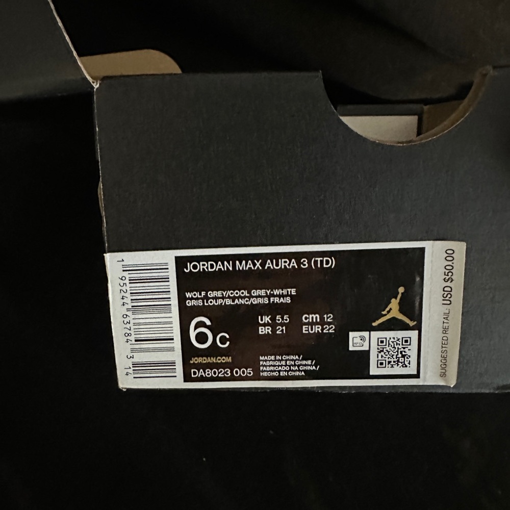 Gray jordan max aura 3 with box-size 6C - Picture 3 of 3